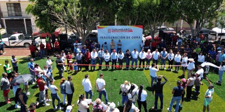 ERIC GAONA INAUGURA LA REHABILITACIÓN DE LA UNIDAD DEPORTIVA DEL FRACC. CAMPESTRE TARÍMBARO
