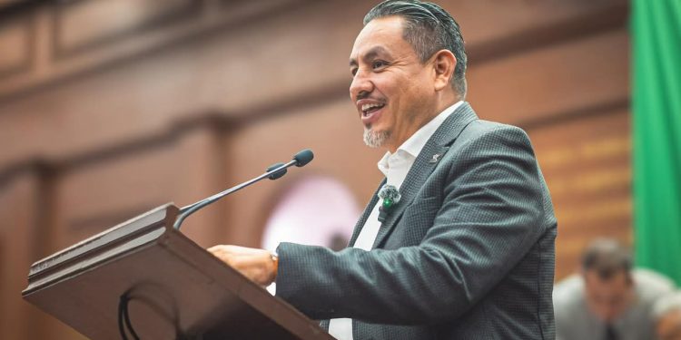 Víctor Manríquez propuso reforma para combatir la crisis del agua en Michoacán