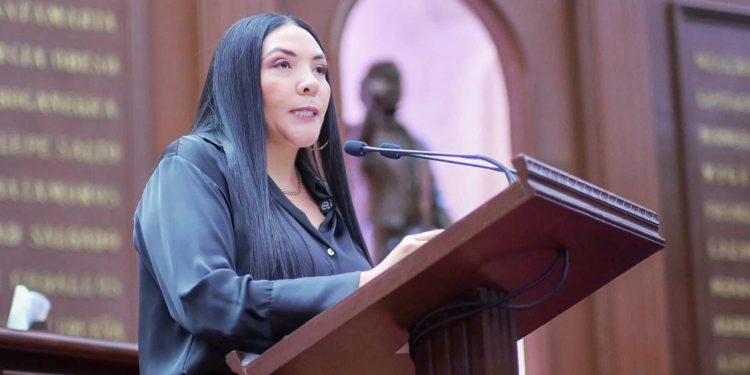 Que se implemente Programa de Apoyo a Madres con Cáncer gratuito en Michoacán propone al pleno la diputada Adriana Campos Huirache