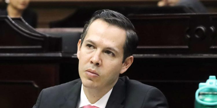 El Diputado Alfredo Anaya Presentará Iniciativa para Garantizar Visibilidad de Placas Vehiculares