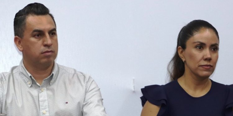 Toma protesta el nuevo secretario del ayuntamiento de Apatzingan.