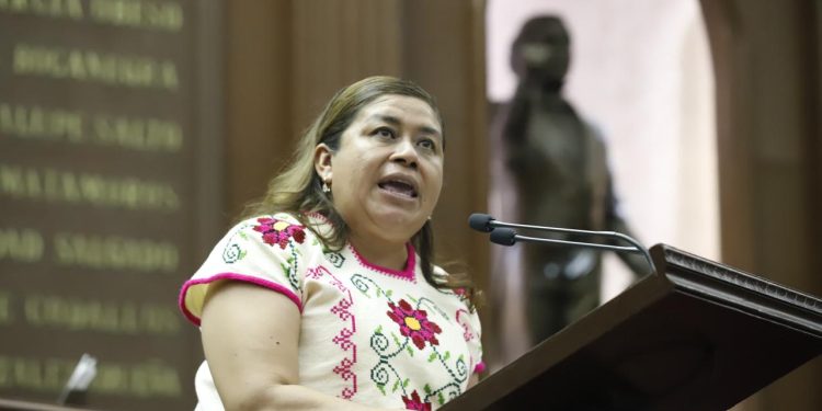 Desde el pleno, Belinda Iturbide exhorta a la FGE para que se atienda a personas víctimas de estafas bancarias telefónicas y digitales
