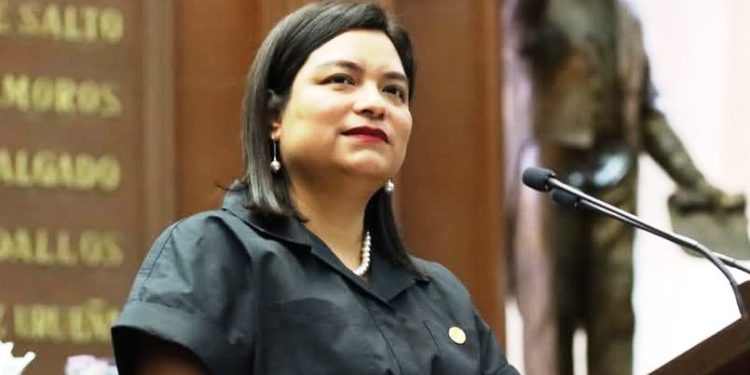 Eréndira Isauro propone garantizar atención médica a mujeres en cárceles de Michoacán