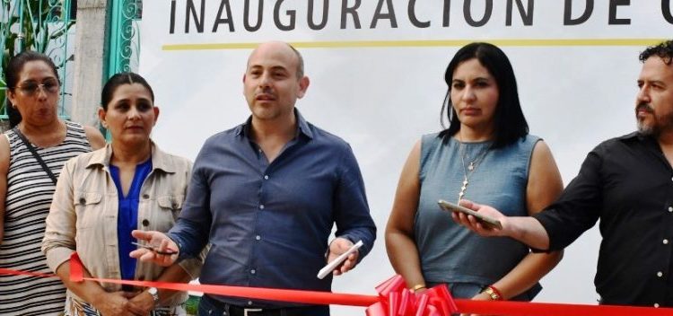 Inaugura Eric Gaona pavimentación de la calle Cristo Rey en el Barrio La Cruz