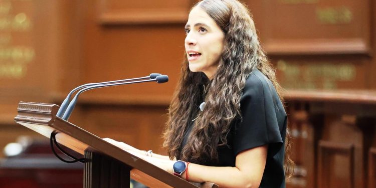 Por una niñez fuerte y feliz: Giulianna Bugarini propone reforzar la salud mental en las escuelas