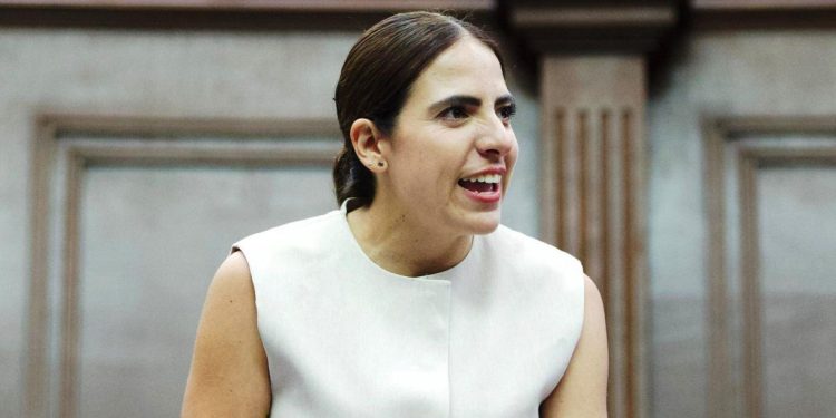 Giulianna Bugarini presenta iniciativa para romper con la misoginia entre mujeres