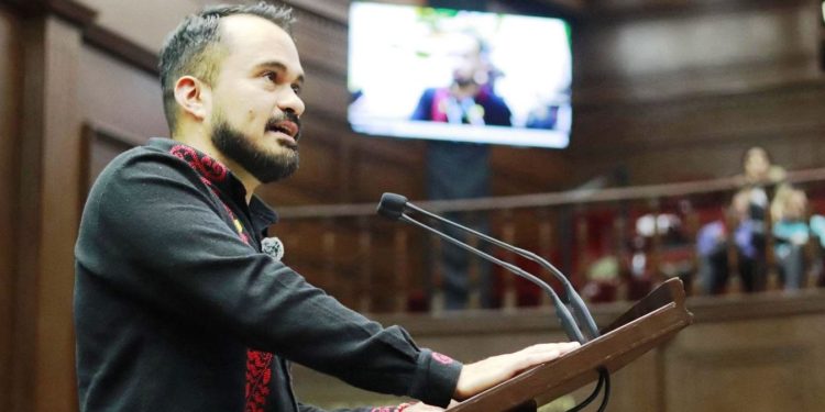 Hugo Rangel presenta iniciativa para frenar abusos en tránsito y transparentar cobros por arrastre vehicular