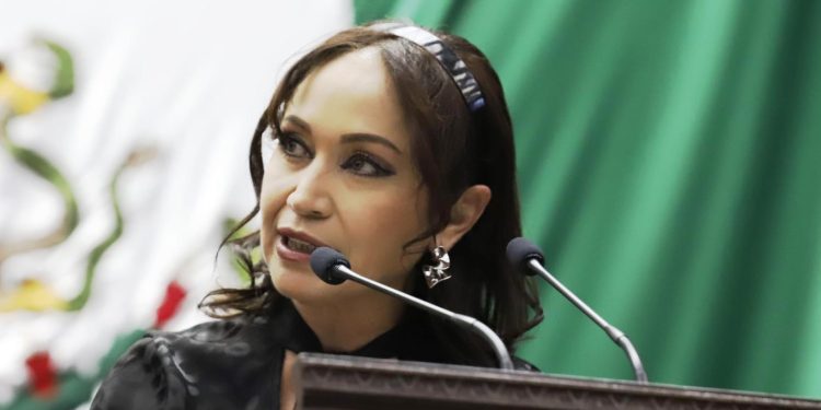 Itzé Camacho presenta iniciativa para fortalecer la planeación municipal en Michoacán