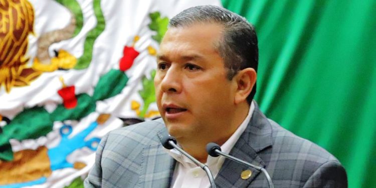 Con iniciativa de reforma, Barragán busca frenar la automedicación