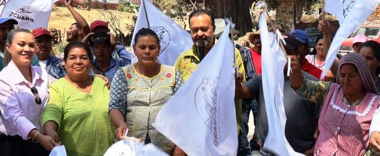 Julio Arreola da inicio a obra de agua potable en la Ex Hacienda de Charahuén