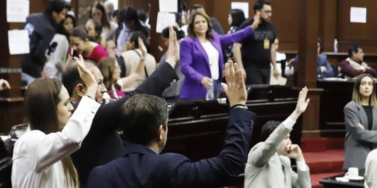 Tipifica 76 Legislatura la apología del delito salvaguardando la libertad de expresión y prensa