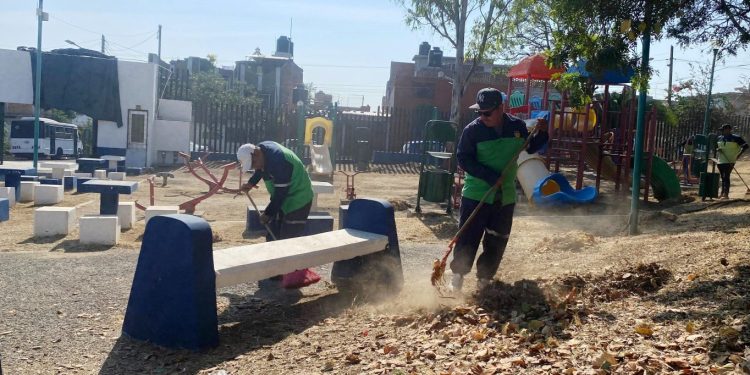 Vecinas y vecinos se suman a la jornada de limpieza en nororiente de Morelia