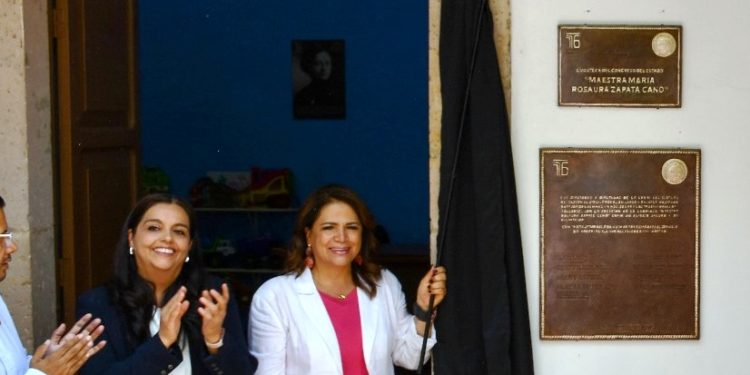 Con develación de placa en Ludoteca del Congreso, se reconoce legado de Rosaura Zapata: Tere Herrera