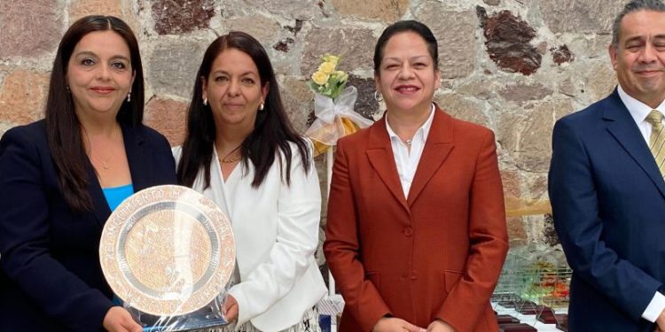 Reconoce diputada Tere Herrera a maestros, como pilares en la educación en Michoacán