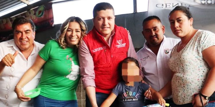 Reconoce Vicente Gómez a la niñez y a las mamás con festejos en el Distrito XIX