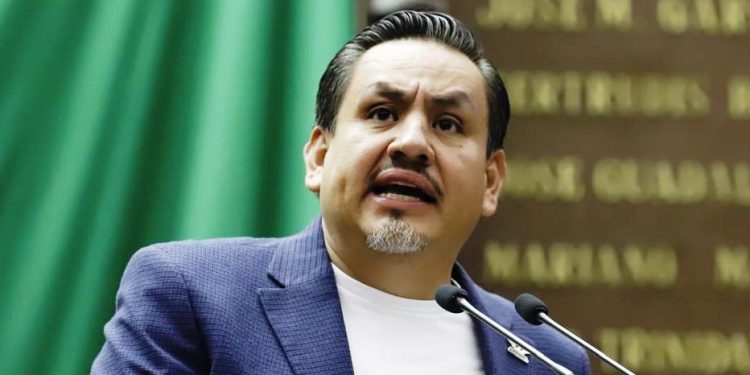 Conceden licencia por tiempo indefinido para separarse de su cargo como diputado local a Víctor Manríquez González