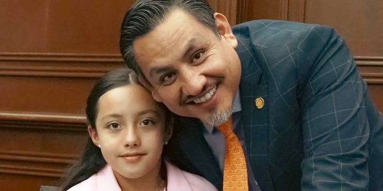 Protección de los derechos de las niñas y niños es un compromiso permanente de la bancada naranja: Víctor Manríquez