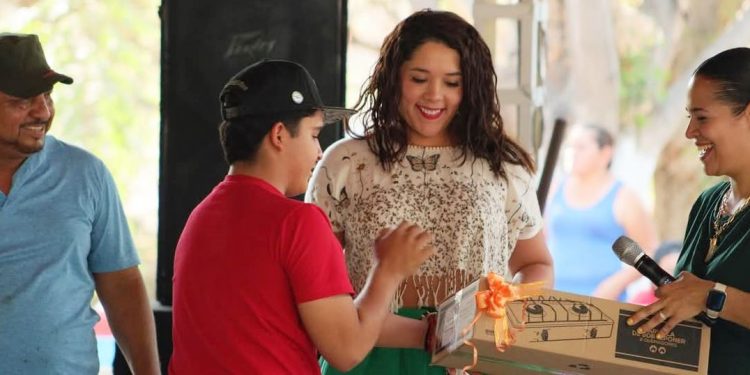 Reconoce Xóchitl Ruiz labor de recolectores de basura en Apatzingán, un ejemplo de compromiso con la comunidad