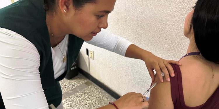 Invita IMSS Michoacán a la población en general a completar sus esquemas de vacunación