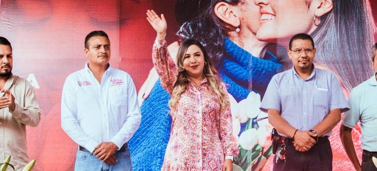 El Gobierno Municipal celebra a las madres con música, regalos y mucho cariño