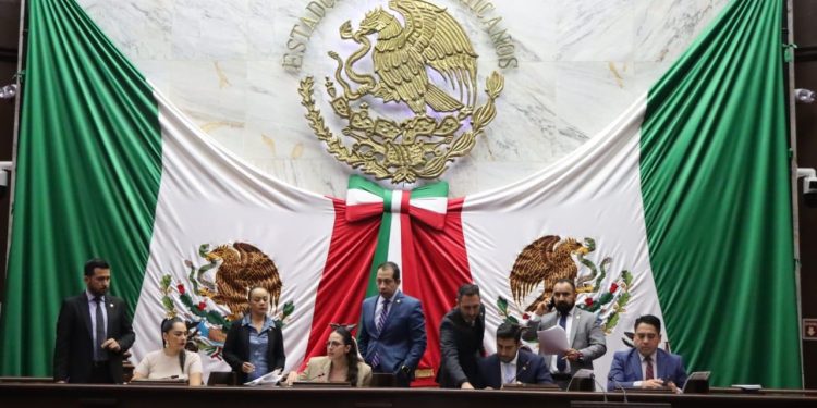 Mujeres operadoras de transporte público, por Ley deberán tener mismas condiciones laborales que los hombres: 76 Legislatura