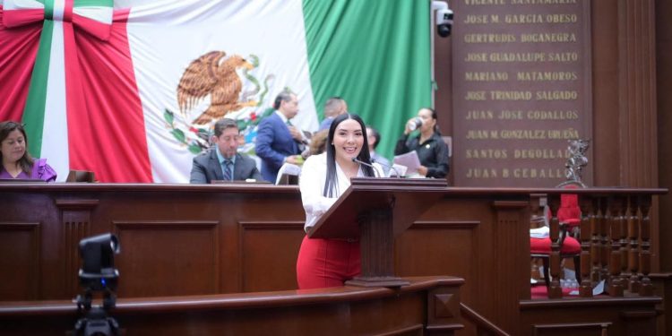 Adriana Campos Huirache propone herramientas tecnológicas para combatir la extorsión en Michoacán