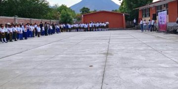 ENTREGA DE FIRMES EN ESCUELAS DE APATZINGÁN