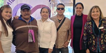 Adultos mayores de Apatzingán se reúnen con sus hijos en EE.UU.