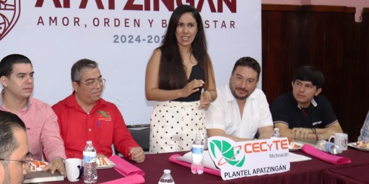Ayuntamiento de Apatzingán y CECYTE se unen para impulsar la formación dual de estudiantes