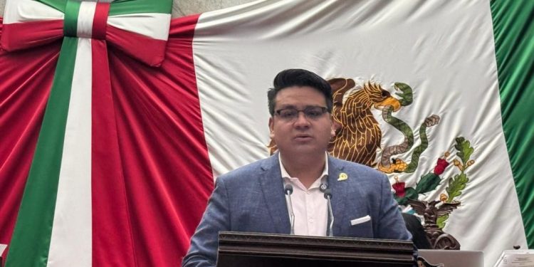 La atención oportuna y de calidad a niños y jóvenes con cáncer, salvaría muchas vidas: Toño Carreño