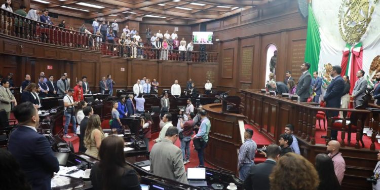 Busca 76 Legislatura reducir circulación de camiones de carga con doble remolque o semirremolque en carreteras