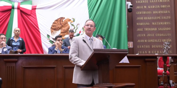 David Martínez presenta iniciativa de reforma de ley para fortalecer la prevención de la discriminación