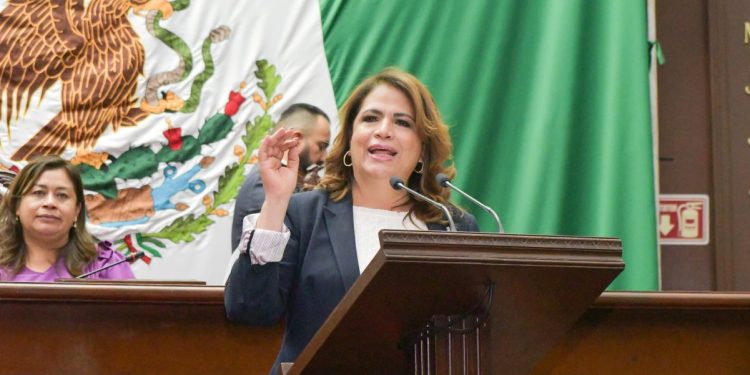 Presenta Fabiola Alanís reforma para apoyar a más de 800 mil mujeres dedicadas a la crianza