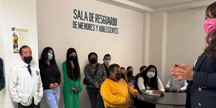 Estudiantes del Instituto Universitario de Morelia conocen el funcionamiento de la FGE