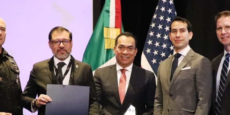 SSP y FGE reciben reconocimiento por combate al uso ilegal de explosivos y armas de fuego