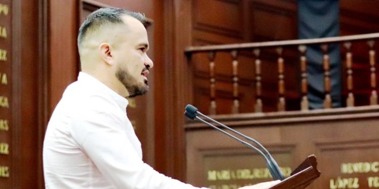 Exhorta Hugo Rangel garantizar acceso universal al agua potable en escuelas