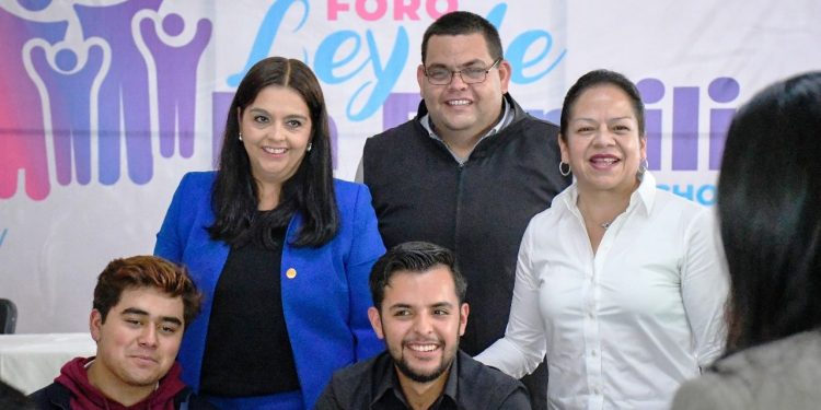 Realiza diputada Tere Herrera primer foro para construir la Ley de la Familia