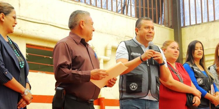 Comunidades escolares agradecen a Juan Carlos Barragán por Échale una Mano a las Escuelas