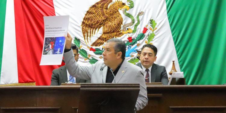 Juan Carlos Barragán presenta reforma para establecer como requisito la licencia de conducir para la compra de vehículos