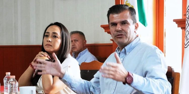 Advierte Segob posible retiro de concesiones a transportistas ante bloqueos en Zitácuaro