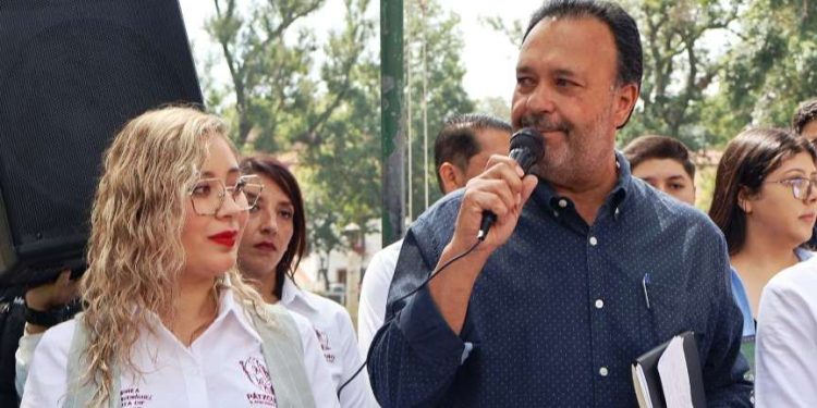 Julio Arreola encabeza conmemoración del Día Mundial del Medio Ambiente con desfile infantil en Pátzcuaro