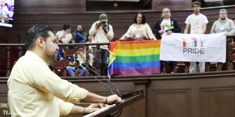 Octavio Ocampo presenta iniciativa impulsada por PRIDE Michoacán para destinar 2% del financiamiento público de partidos políticos a la formación y empoderamiento de la comunidad LGBTTTIAQ+