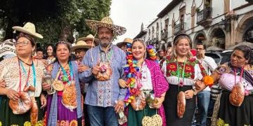 Julio Arreola encabeza tradicional celebración del Corpus Christi en Pátzcuaro