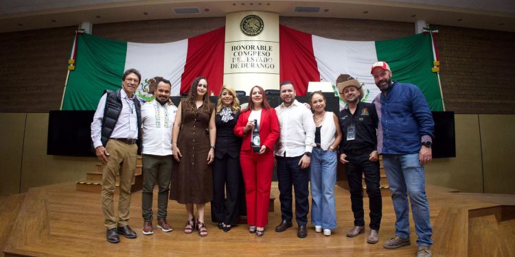 Participa Reyes Galindo en Foro mezcalero en Durango para una producción sustentable
