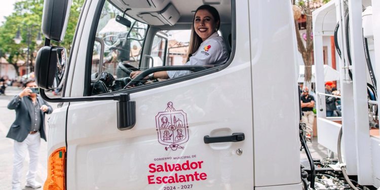 Santa Clara del Cobre estrena camión de basura tras más de 12 años de espera