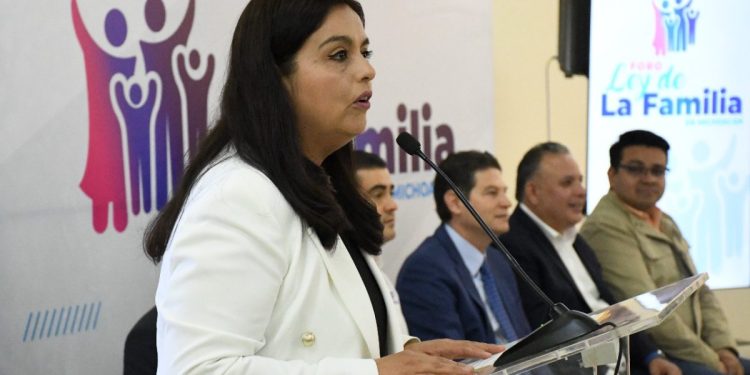 Diputada Tere Herrera busca fortalecer a las familias en Michoacán con nueva Ley