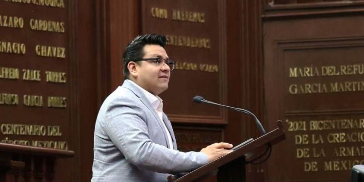 Presenta Toño Carreño iniciativa contra toda forma de discriminación por orientación sexual