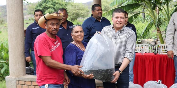 Mantiene cercanía Vicente Gómez con población del Distrito XIX