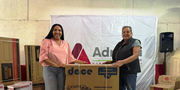 Adriana Campos sigue impulsando acciones que fortalecen la economía de las familias jaconenses, al entregar apoyos