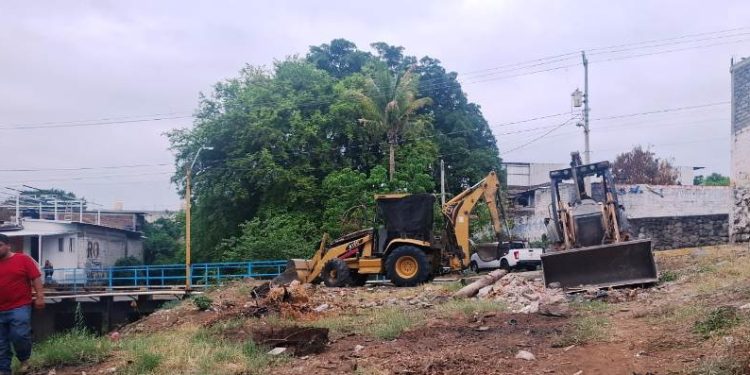 Que NO te lleve el agua: Apatzingán se pone las pilas y limpia cauces antes de la lluvia